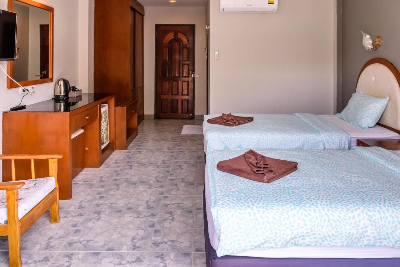 Pineapple Guesthouse Karon Екстер'єр фото